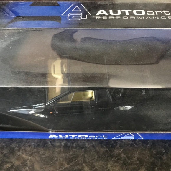 PLEASE DON’T PURCHASE AS MY PAYMENT SYSTEM IS NOT WORKING Lotus 1/18 model - Picture 5 of 5